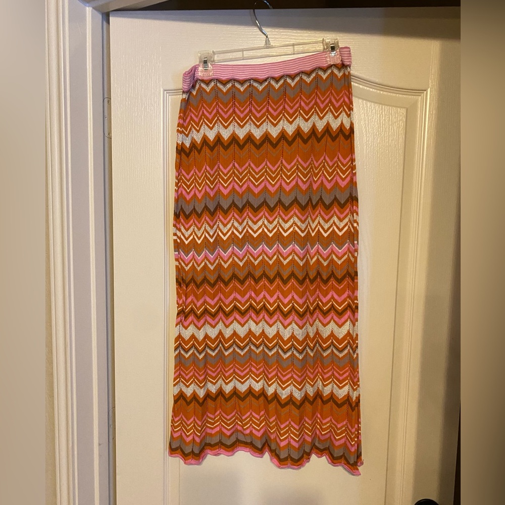 Knitted chic skirt.